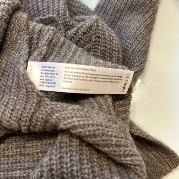 Eileen Fisher sweater size medium - Picture 6 of 7